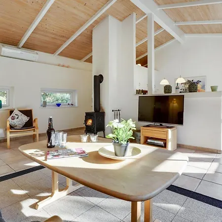 Reinbald - 1km From The Sea By Interhome